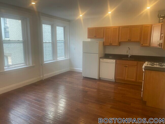 Photo - 110 Brainerd Rd Unit 2