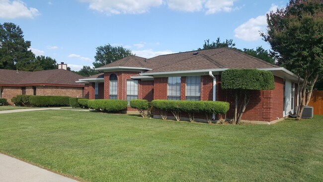 Photo - COMING SOON, JANUARY 10TH:  Beautifully Remodeled 3/2/2 Home, Generously updated Smart Home - For...