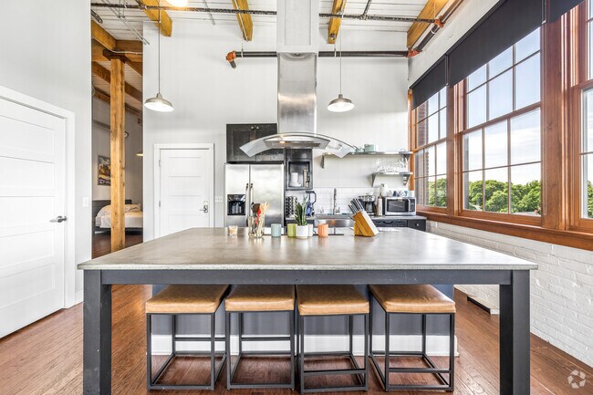 1BR, 1BA - 980SF - Dining Area