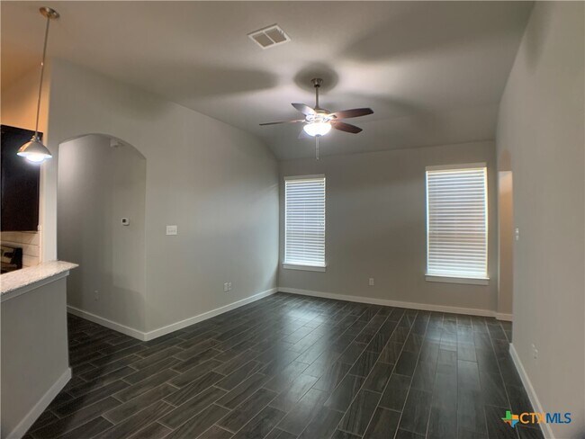 Photo - 354 Creekside Curve