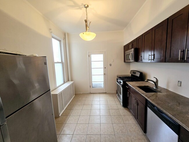 Building Photo - 214.5 Bowers St Unit 1