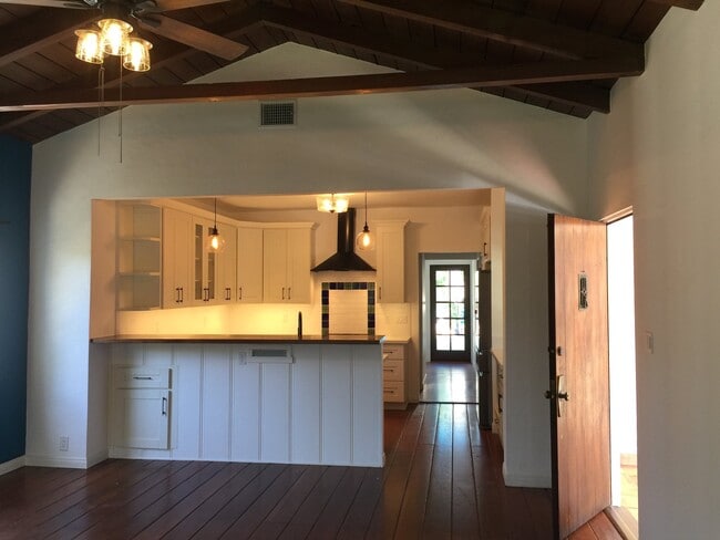 Photo - 5046 La Roda Ave