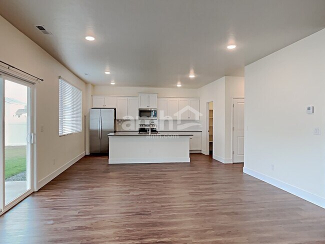 Photo - 9444 W Chino St