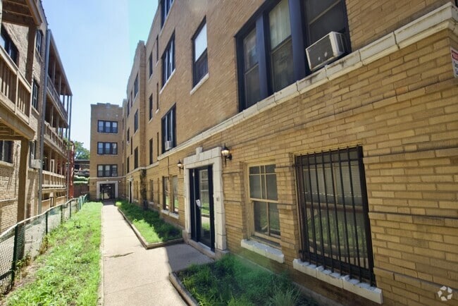 Building Photo - 837 W Cornelia Ave Rental