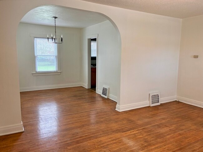 Photo - 254 Edward St
