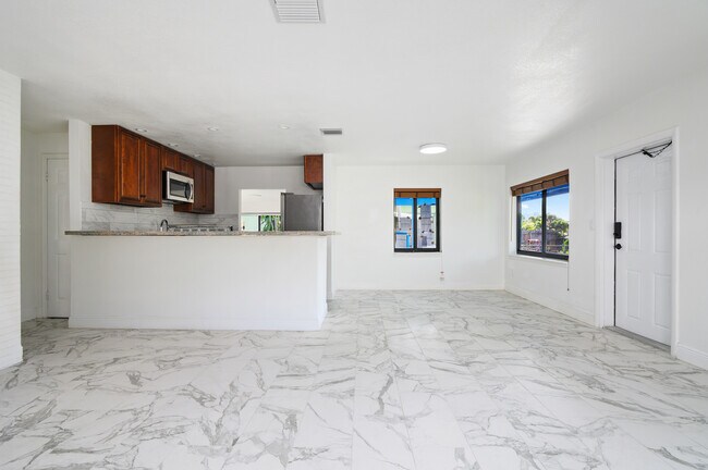 Photo - 233 SW 21st St