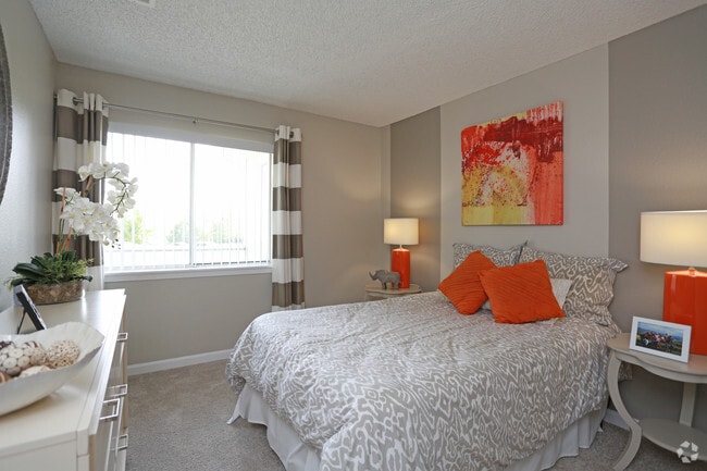 2BR, 2BA - 1052 SF - Altitude