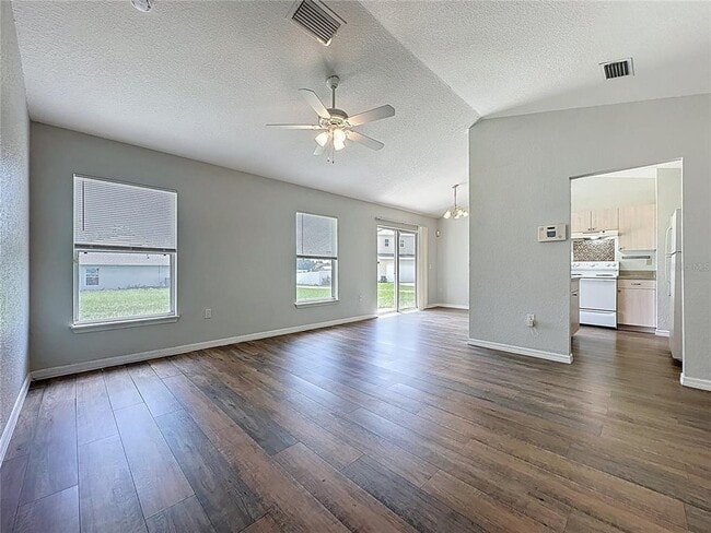 Photo - 424 Danube Way