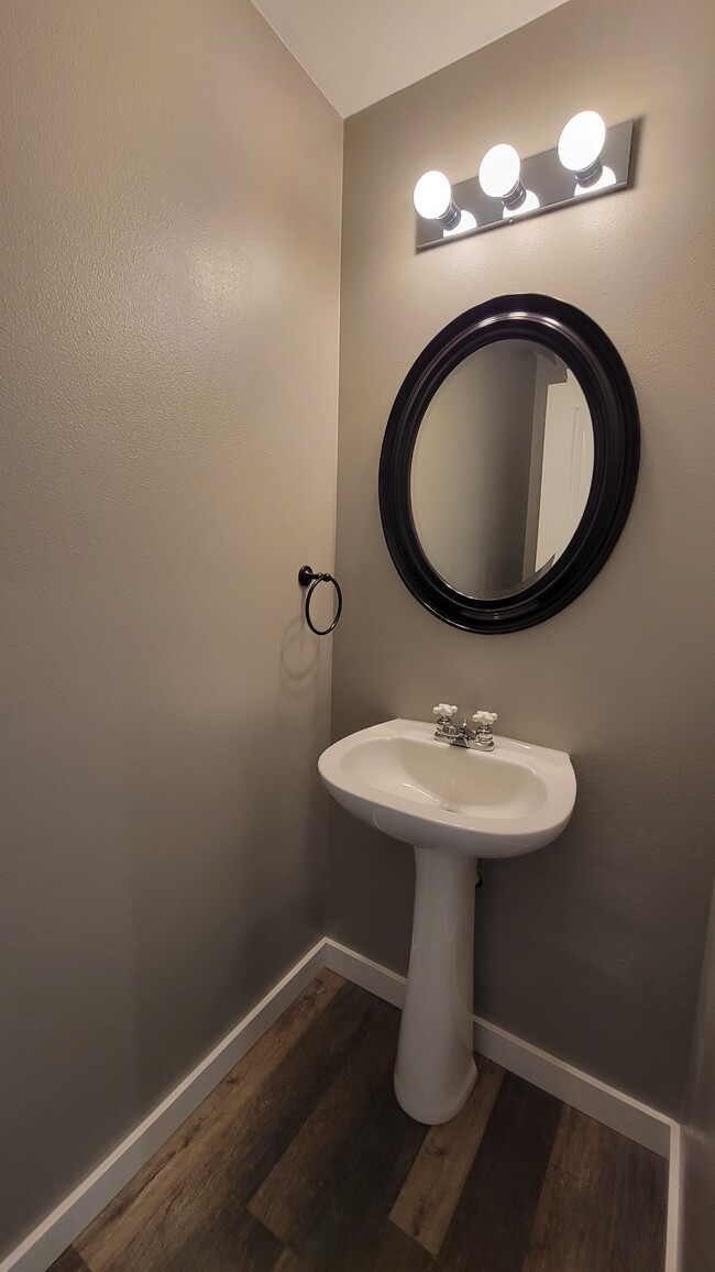 Photo - 20379 Corbridge Rd SE