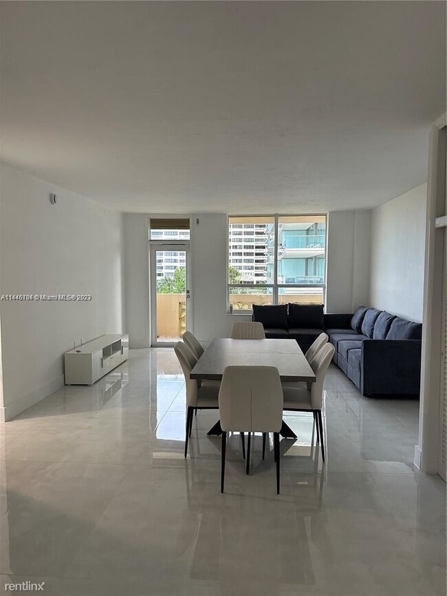 Photo - 2 br, 2.5 bath House - 10185 Collins Ave A...