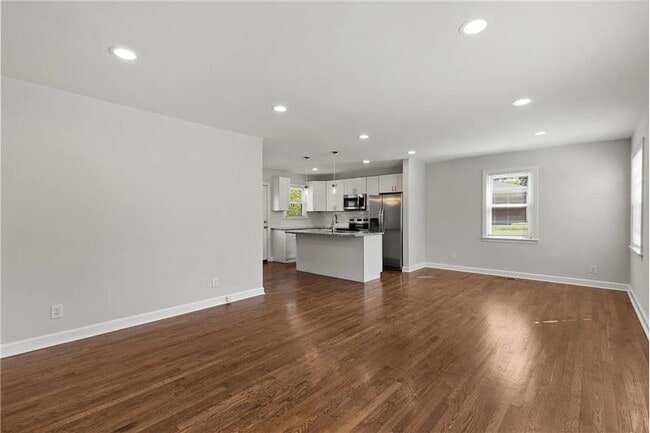 Photo - 613 Youngs Ln