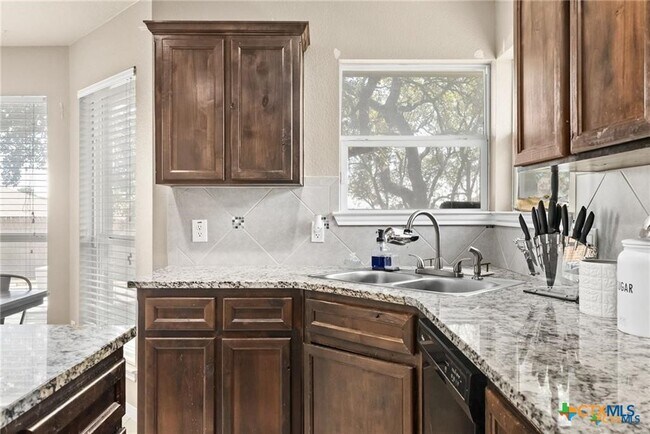 Photo - 3421 Doss St