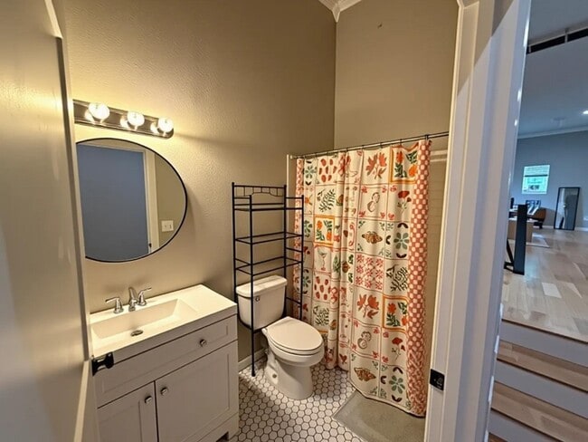 2714 E 15th St Unit 6