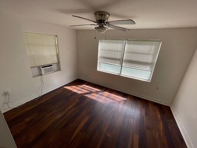 Photo - 911 W 3rd St