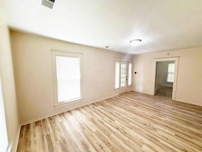Photo - 446 Buntyn St