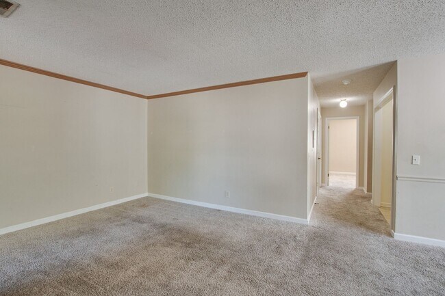 6201 Friar Tuck Dr NW Unidad 6201 Friar Tuck Drive D