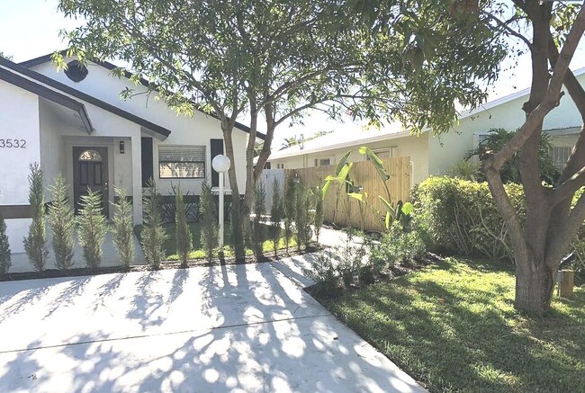 Building Photo - 3532 N Dixie Hwy Rental