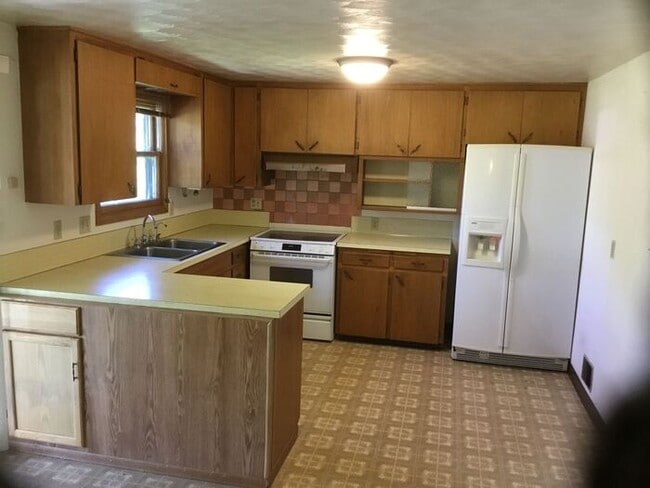 Photo - Fantastic 3 Bedroom with a Bonus Room and 1-3/4 Bath Ranch Home with 1 car attached garage - Near...