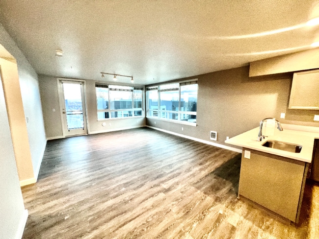 Photo - 2330 Yakima Ct Unit E304