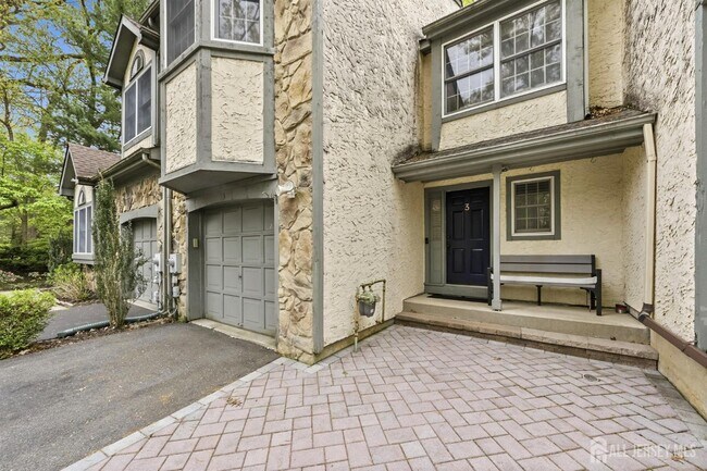 Photo - 3 Dorchester Dr