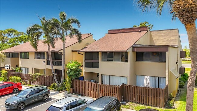 Photo - 890 N Village Dr Unit 204