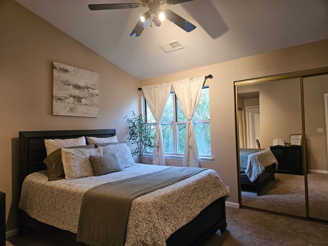 1053 Rockport Dr