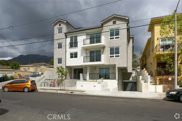 Building Photo - 10218 Fernglen Ave Unit 303 Rental