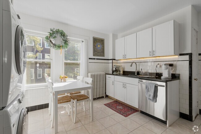 Building Photo - 25 Beacon St Unit Beacon St #3 Rental