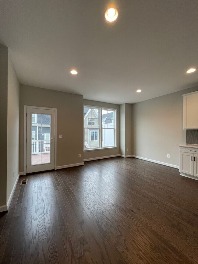 3216 Marion Square