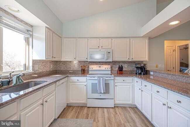 Photo - 18565 Orton Cir Unit 5