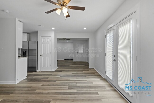 Photo - 340 Hiller Dr