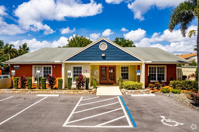 7325 Goldenpointe Blvd Orlando, FL 32807