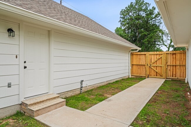 Photo - 25804 Maplewood Dr