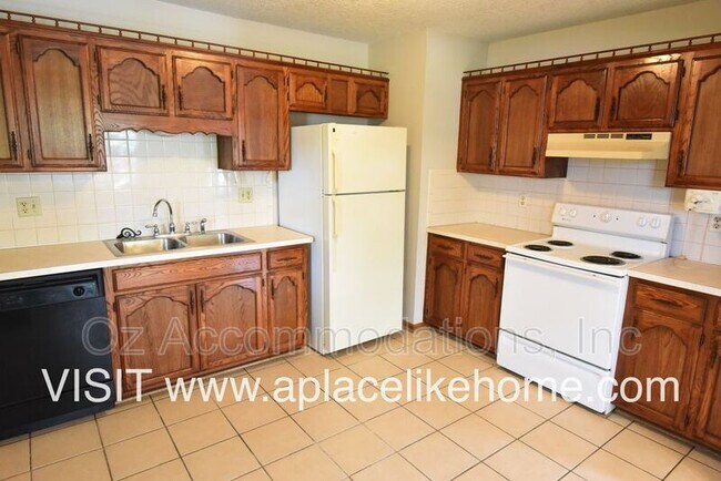 Photo - 109 SE Greystone Dr