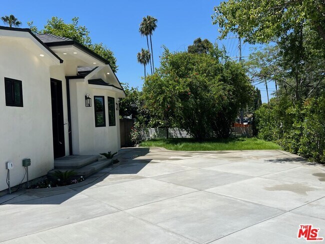 Photo - 13338 Magnolia Blvd