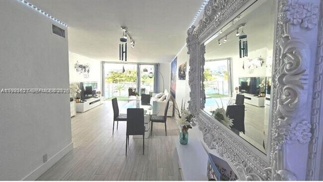 Photo - 1000 West Ave Unidad 1000 West Ave # 214