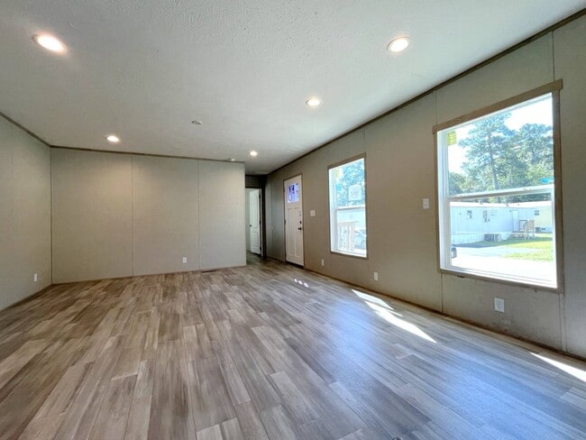 Building Photo - 3110 Victory Dr