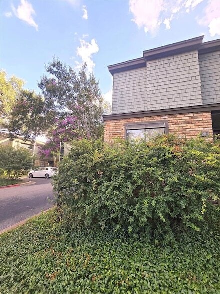 Building Photo - 7122 Wood Hollow Dr Unit 56