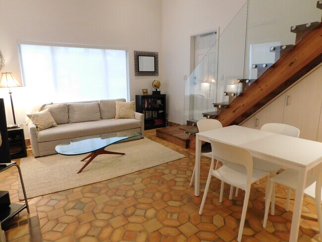 Photo - 2800 Pine Tree Dr Unidad 1