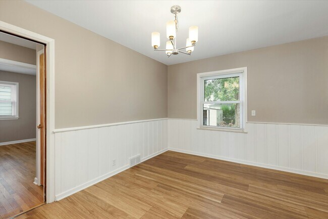 1319 Amelia St