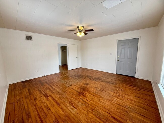 Photo - 819 W Emerson St Unidad 2