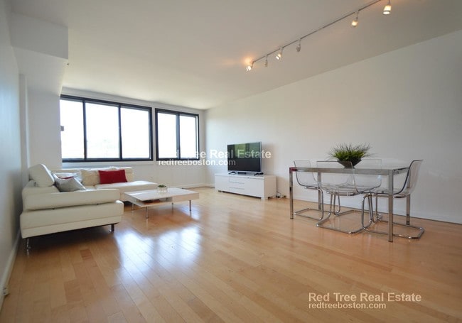 1731 Beacon St Unit 422