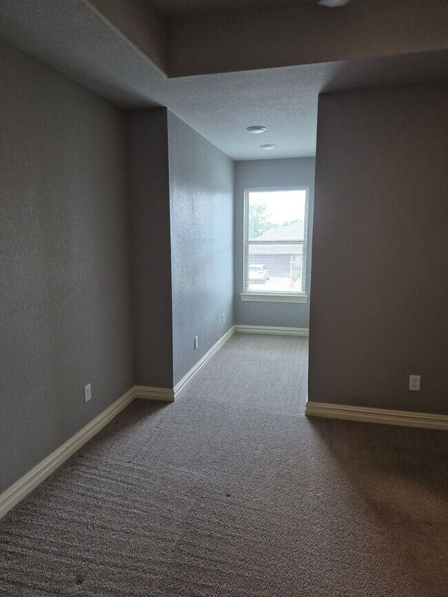 Photo - Call Heather about the move in special on this 3 bedroom Townhouse. 479-208-0305