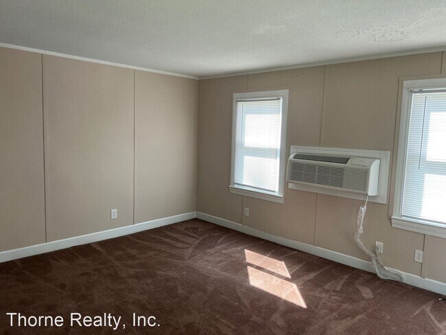 2 br, 1 bath House - 1024 Burt Street