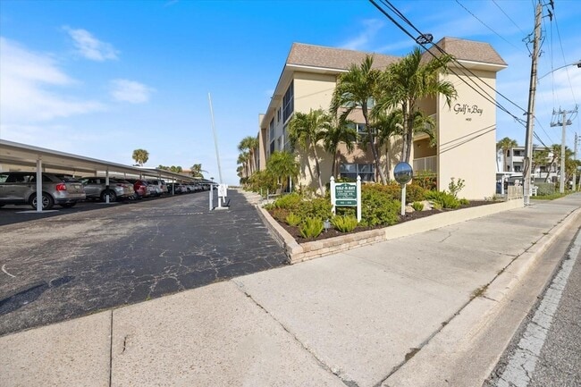 Building Photo - 1400 Tarpon Center Dr Unit 204