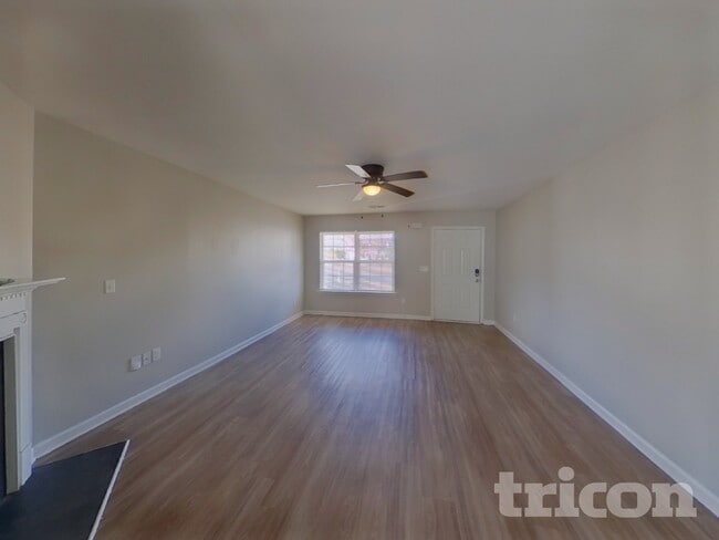 Photo - 747 Markham Cir