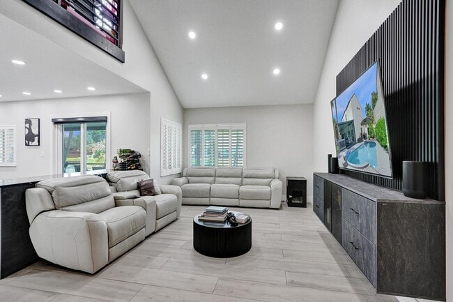 Photo - 2800 W Aviary Dr