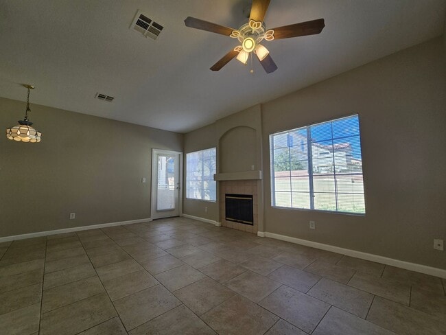 Photo - Beautiful 2 Bedroom Condo with Garage!