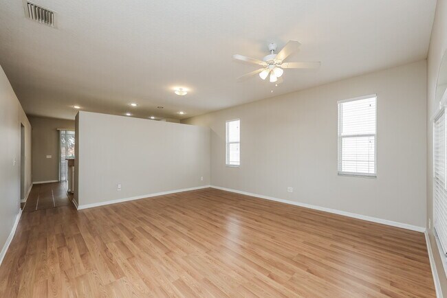 Photo - 619 Wave Crest Cir