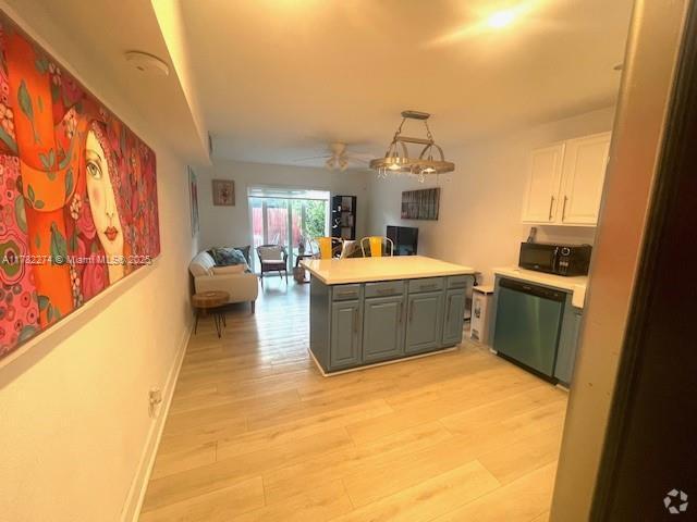 Building Photo - 1560 NE 145th St Unit 2 Rental